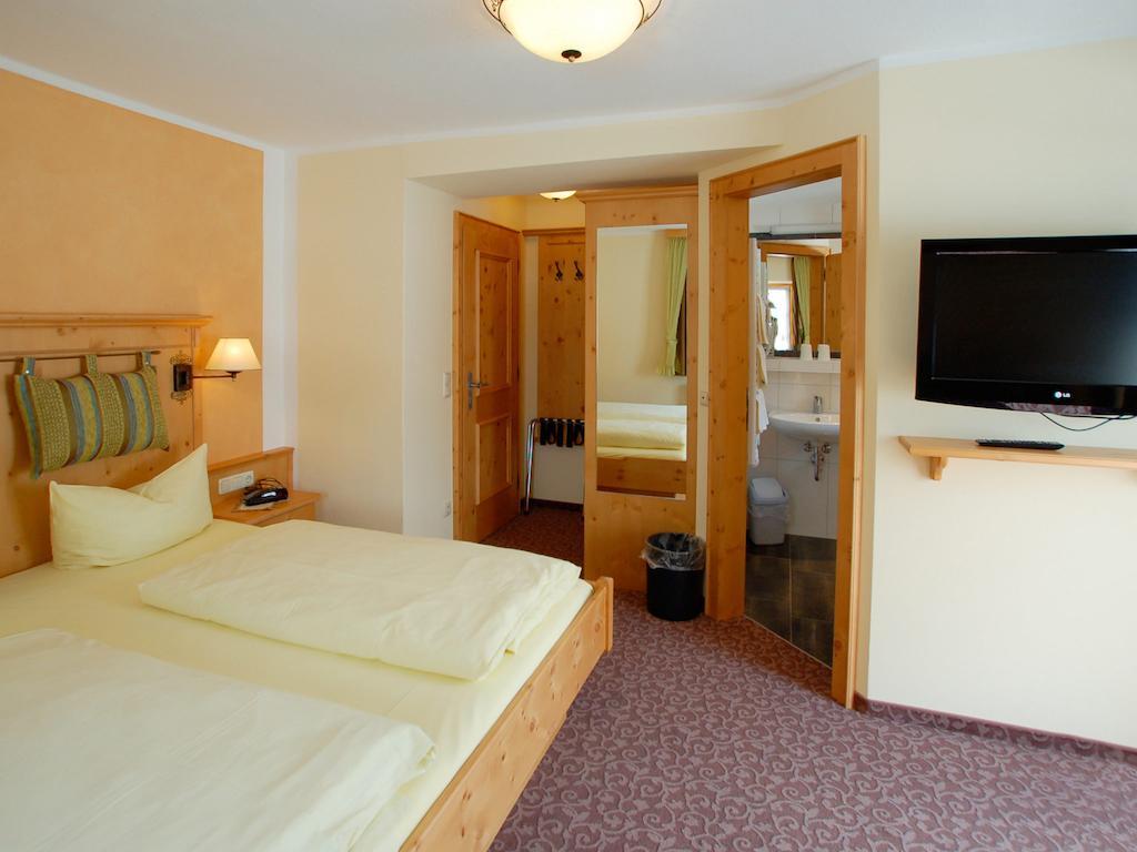 Engedey Hotel Gebirgshaeusl חדר תמונה