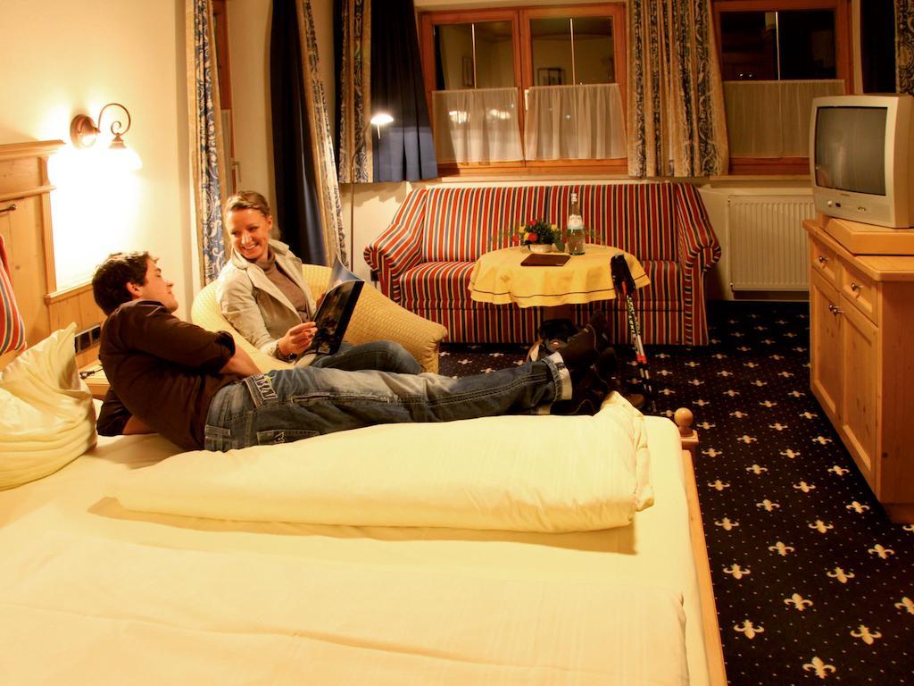 Engedey Hotel Gebirgshaeusl חדר תמונה